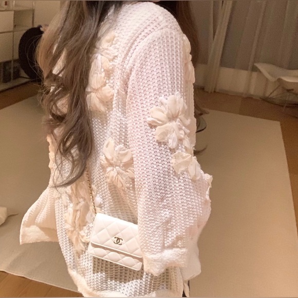 Elegant Handcrafted Silk Flower Knit Set - Cardigan & Camisole - Picture 2 of 6